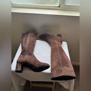 Aerosoles Brown Suede Knee-High Boots with a Block Heel. Size 8.5